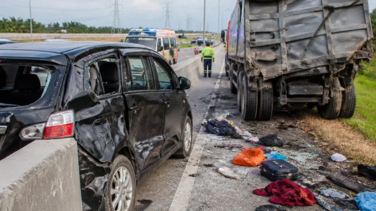 Tabrakan di tol Terpeka tewaskan enam anggota satu keluarga dan seorang anggota polisi